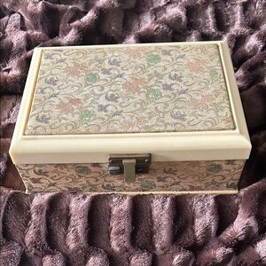 Vintage Floral Jewelry Box with Lock and two keys